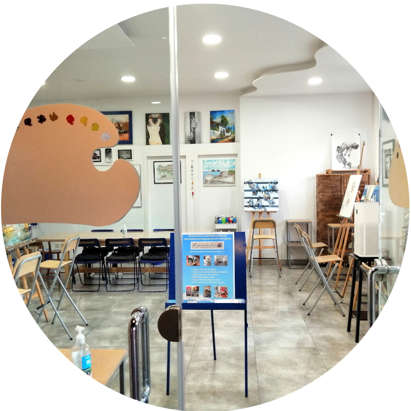 Interior del estudio — zona de trabajo